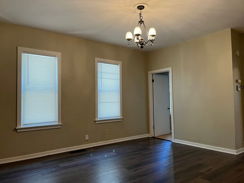 Building Photo - 352 E Rosedale Ave