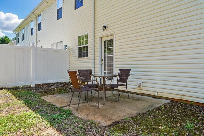 Building Photo - 7420 Abigail Glen Dr