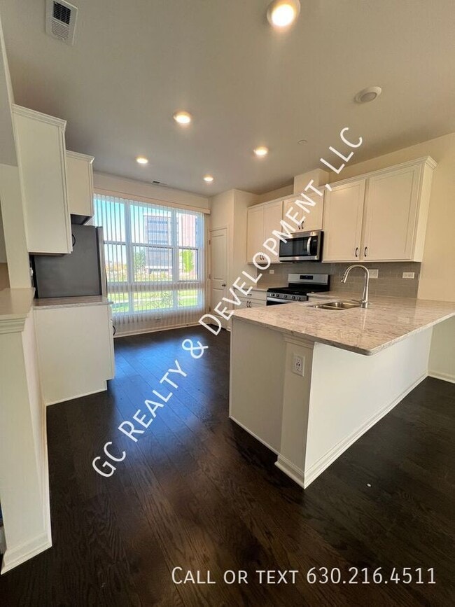 Building Photo - 2217 Parkside Dr