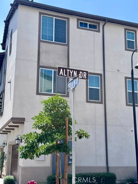 Building Photo - 5956 Altyn Dr