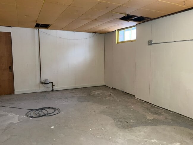 Building Photo - Charming Single Family Home