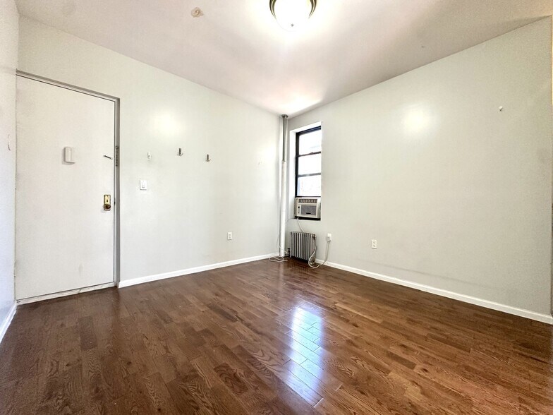 Building Photo - 2254 5th Ave