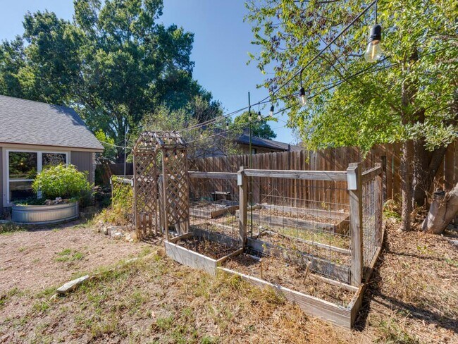 Building Photo - 2404 N Shields Dr