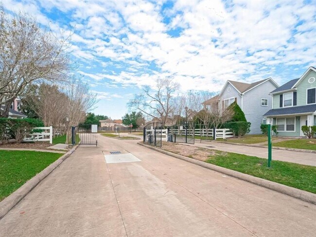 Building Photo - 3811 E Traditions Ct