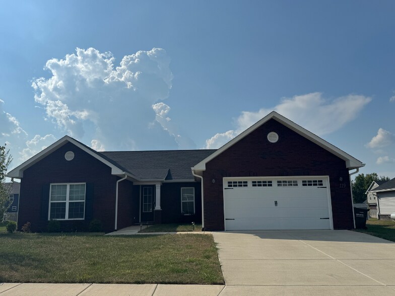 Primary Photo - 119 Mount Moriah Blvd