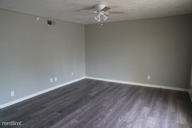 Building Photo - 2 br, 1 bath Apartment - 3316 N Macgregor Way