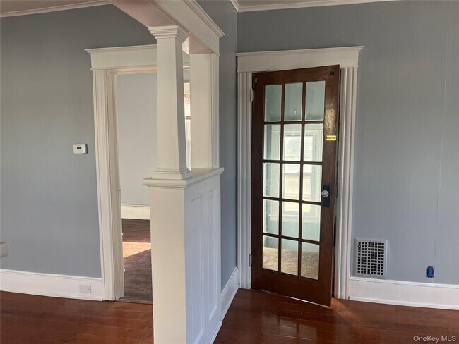 Building Photo - 107 Smith St