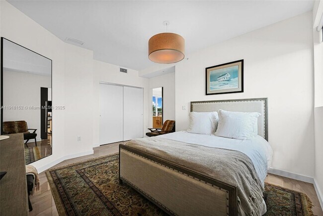 Building Photo - 1900 SE 2nd St