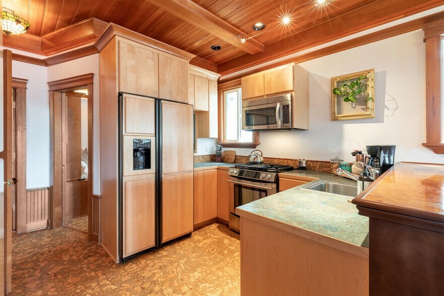 Building Photo - 3109 6th Ave