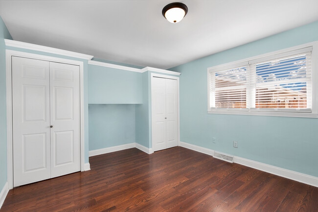 Building Photo - 1013 Stonegate Rd