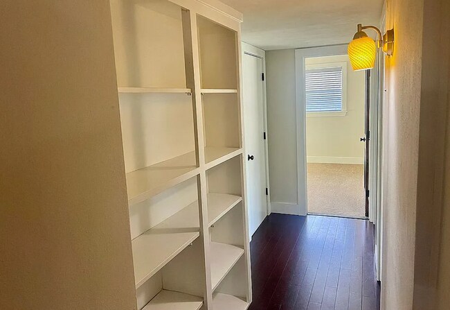 Building Photo - 309 Kepner Dr NE