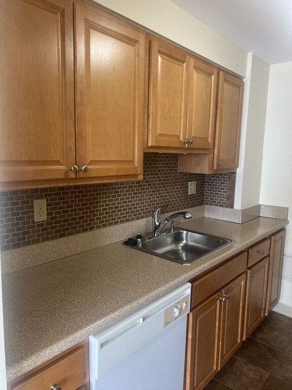 Building Photo - 750 Davol St