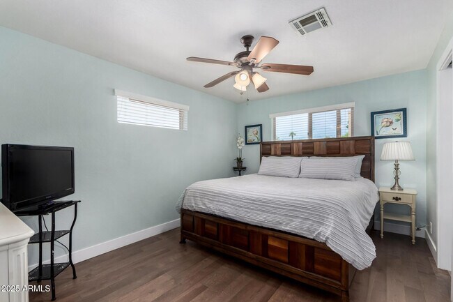 Building Photo - 6839 E Earll Dr