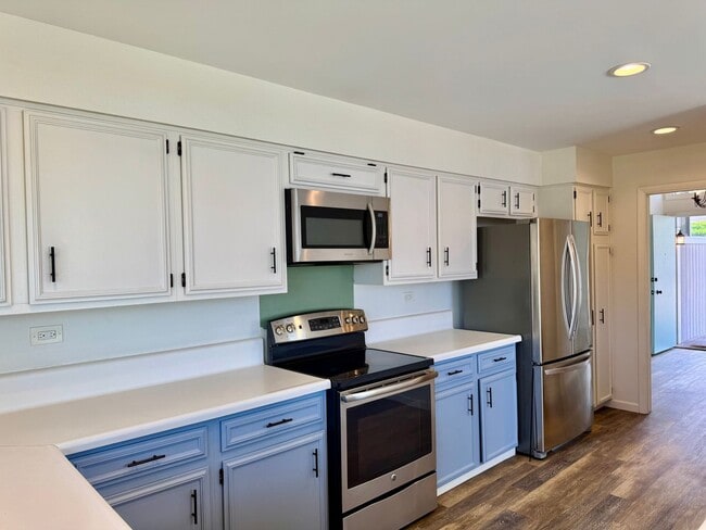 Building Photo - Charming 3-Bedroom Home with Ocean & Mount...