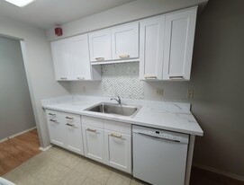 Building Photo - 11010 NE 68th St