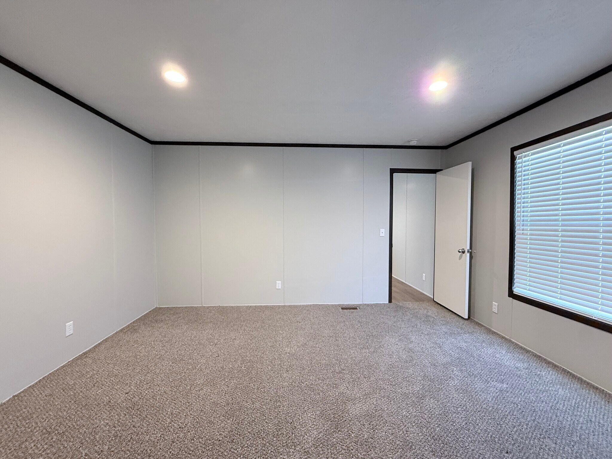 Building Photo - 135 Prairie Dr