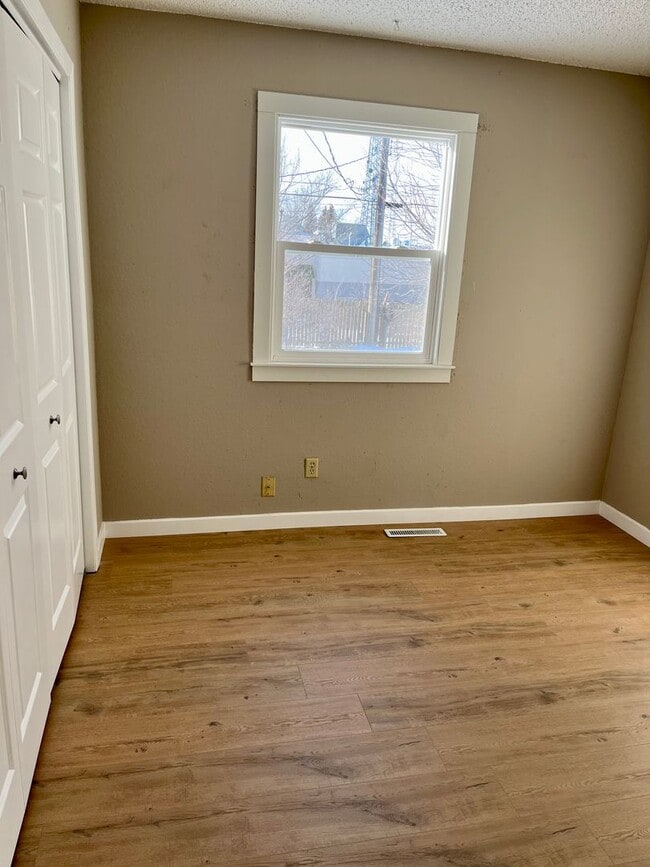 Building Photo - Beautiful 5 Bedroom, 2 bathroom Home