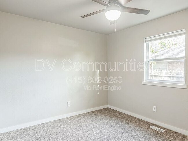 Building Photo - 3408 Oak Grove Dr