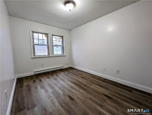 Building Photo - 10 Scuppo Rd