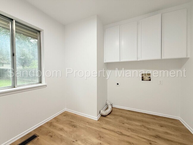 Building Photo - For Lease | South Tulsa Duplex | Available Now!