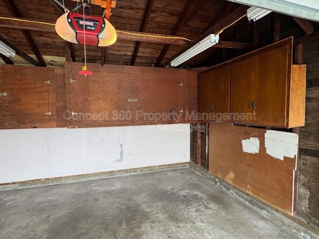 Building Photo - 20915 S Menlo Ave