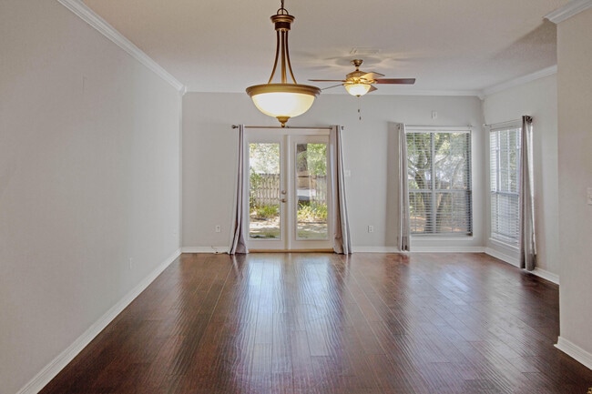 Building Photo - 2713 Bay Club Dr