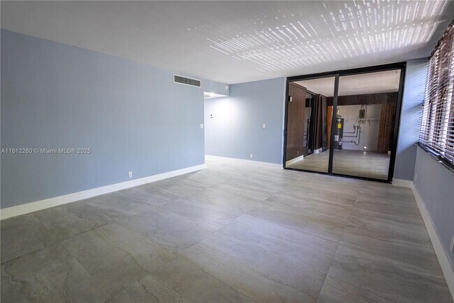 Building Photo - 20350 W Country Club Dr