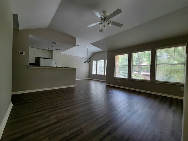 Building Photo - 77 Woodlily Pl