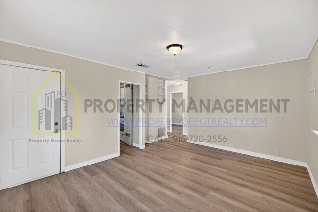 Building Photo - 302 Chennault Ct