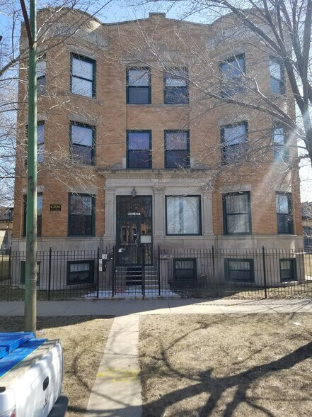Building Photo - 4541 s prairie ave