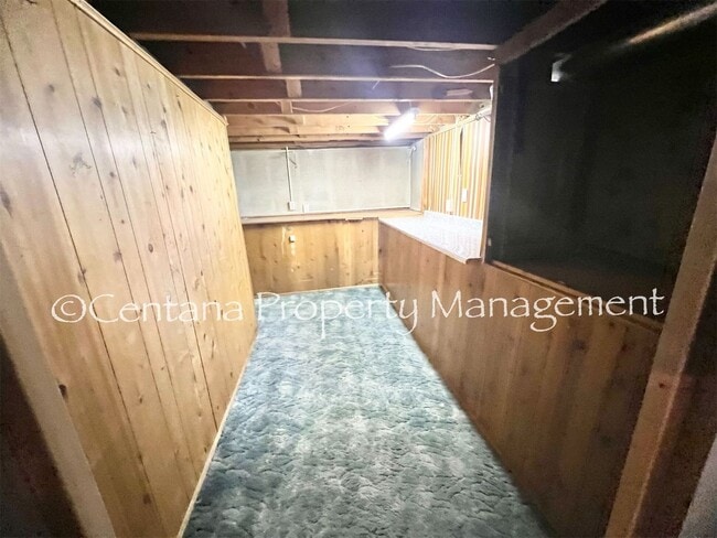 Building Photo - Large 2 bedroom house with an oversized ga...
