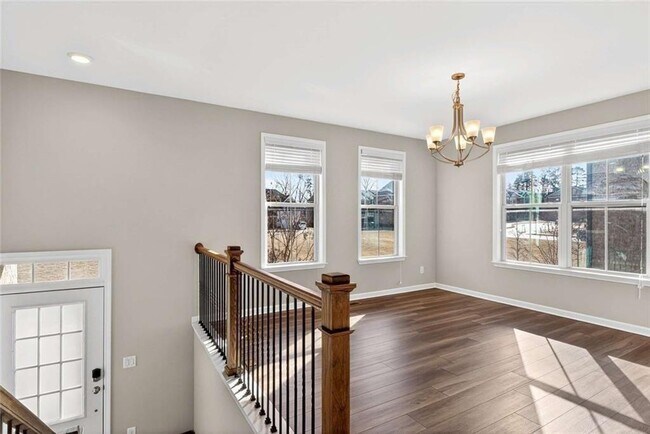 Building Photo - 3960 Redwood Dr