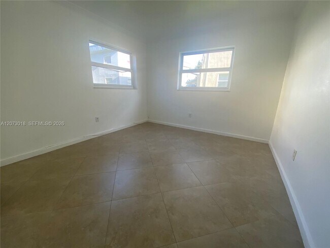 Building Photo - 3670 SW 60th Ave