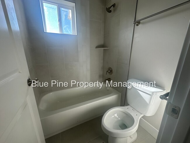 Building Photo - 176 Hideout Dr