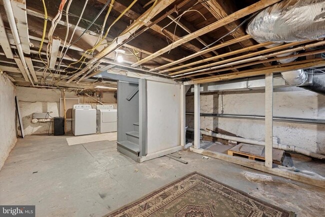 Building Photo - 1020 S Bouvier St