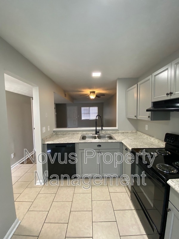 Building Photo - 619 South St