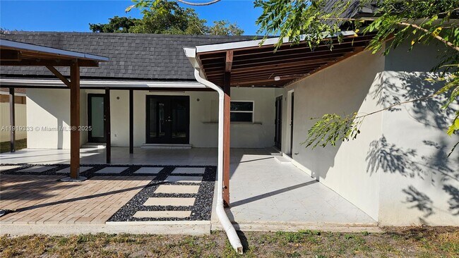 Building Photo - 8004 SW 29th St