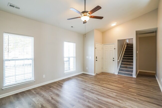 Building Photo - 6000 Mountview Dr