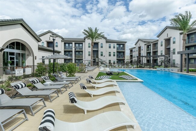 Building Photo - 698 Basilica Bay Dr