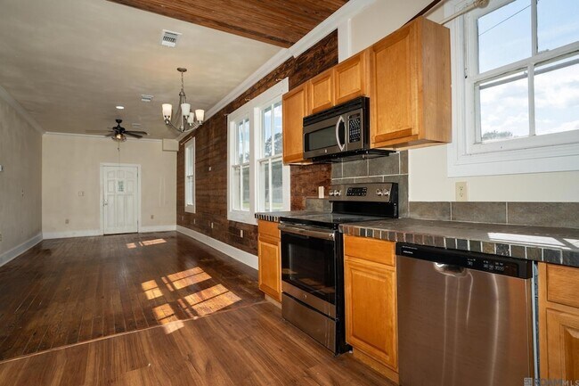 Building Photo - 30180 Smith Dr