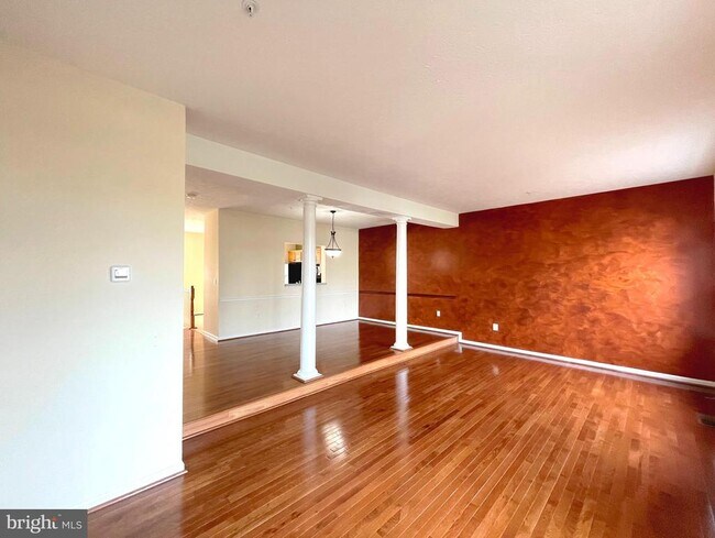 Building Photo - 48344 Long Ln