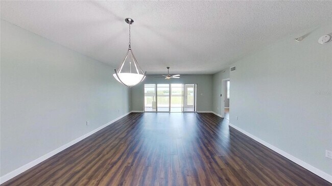 Building Photo - 6495 Shoreline Dr