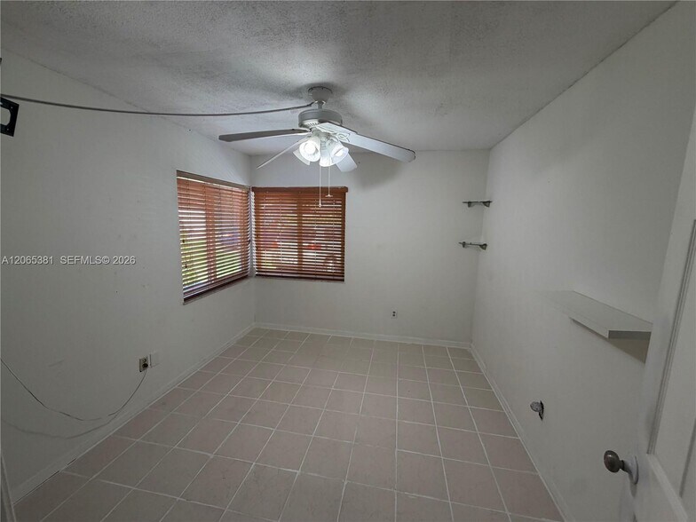 Building Photo - 3613 SW 112th Pl