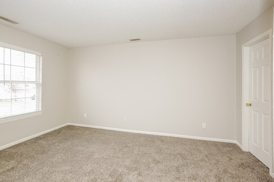 Building Photo - 209 Bent Stream Ln