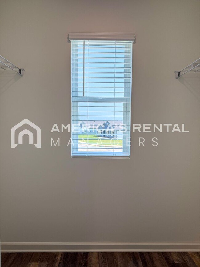 Building Photo - Gorgeous New Construction 5 Bed / 3 Bath H...