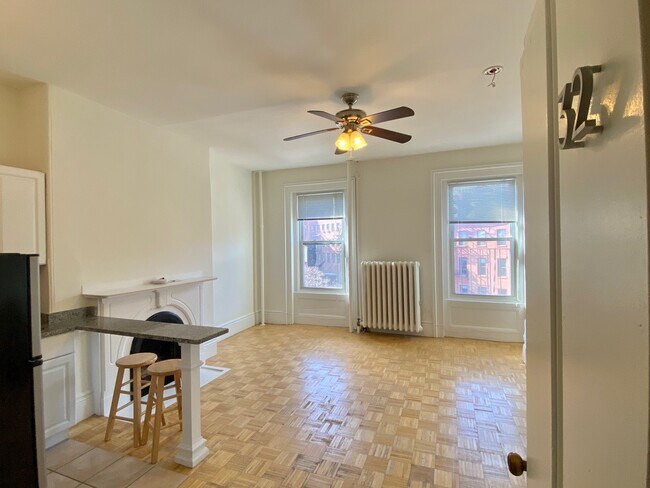 Building Photo - 90 Charles St