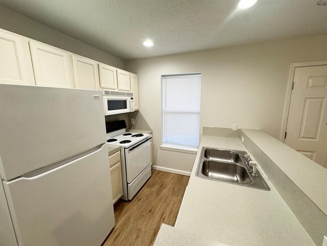 Building Photo - 4621 Johnson Rd