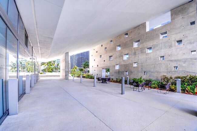 Building Photo - 88 SW 7th St