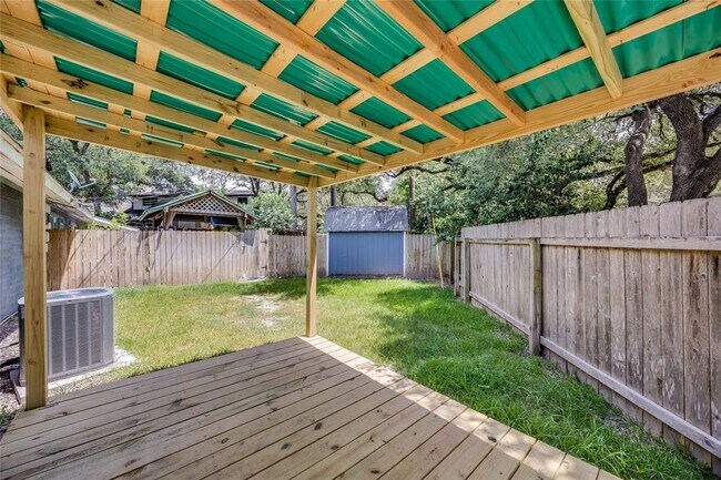 Building Photo - 8803 Westover Club Dr