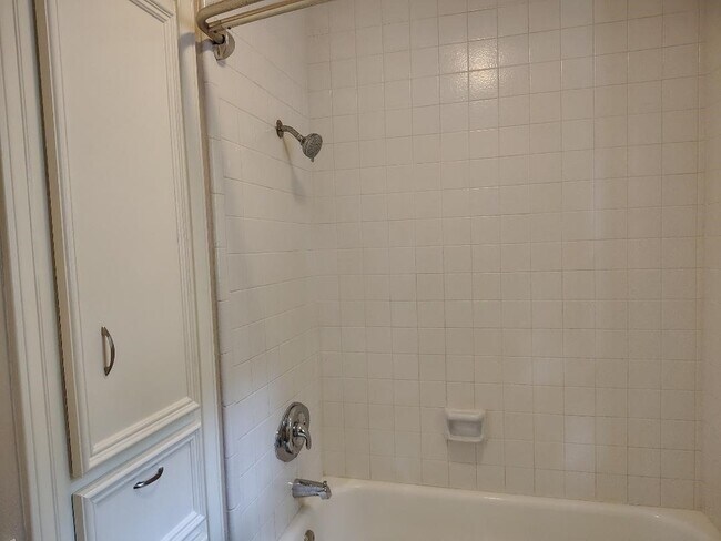 Building Photo - 2823 Whitman Dr